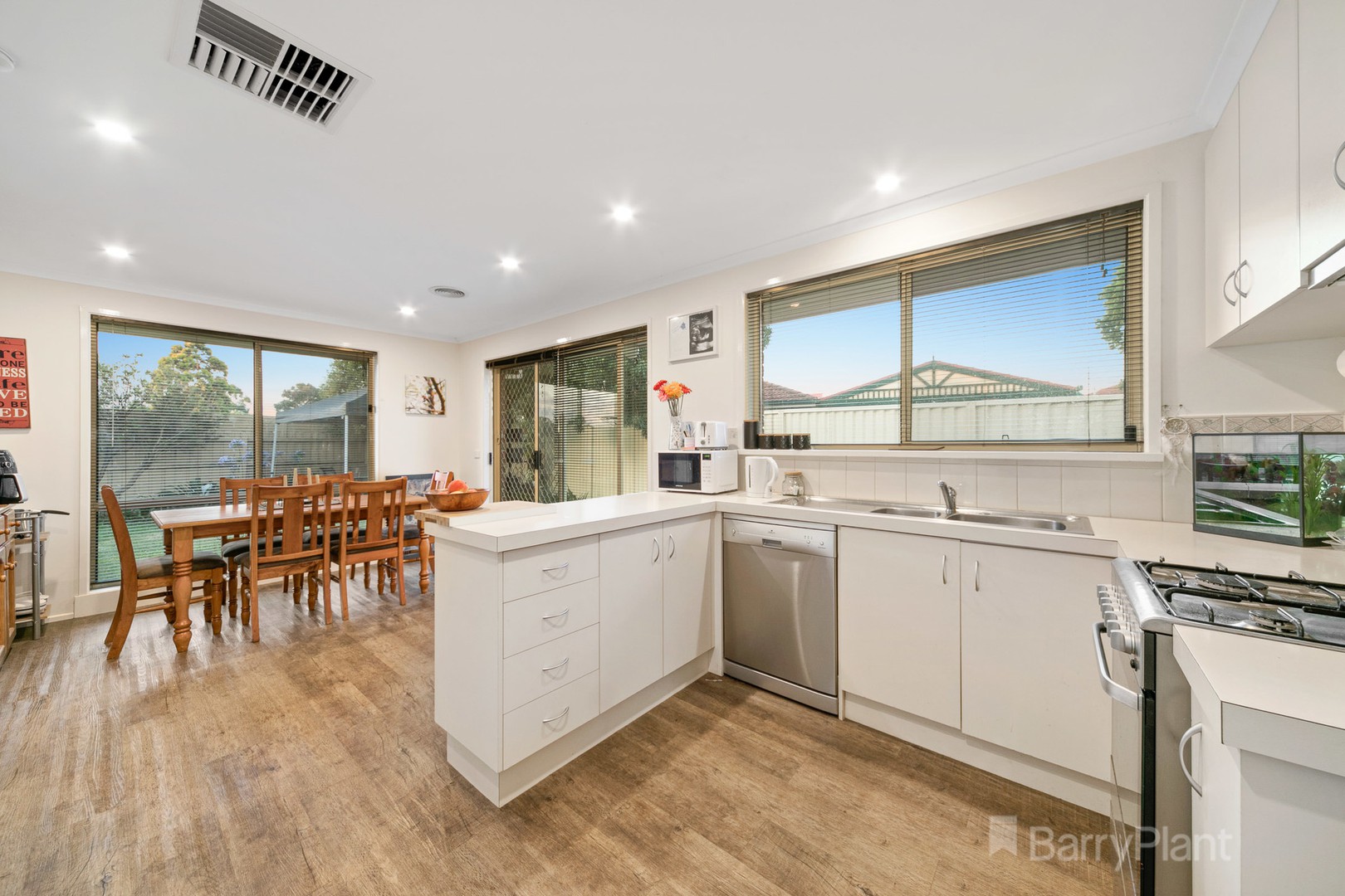 15 Alison Close, Pakenham, VIC 3810, Pakenham - Thumbnail 4