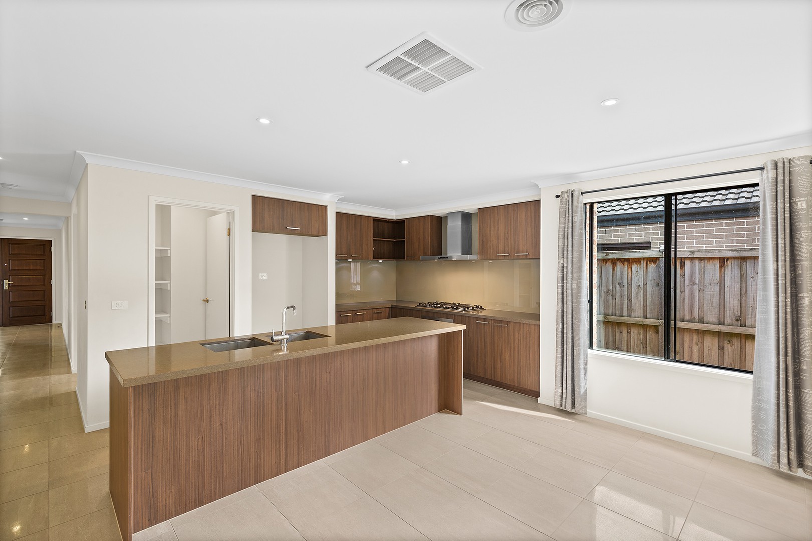 15 Almondsbury Avenue, Berwick, VIC 3806, Berwick - Thumbnail 2