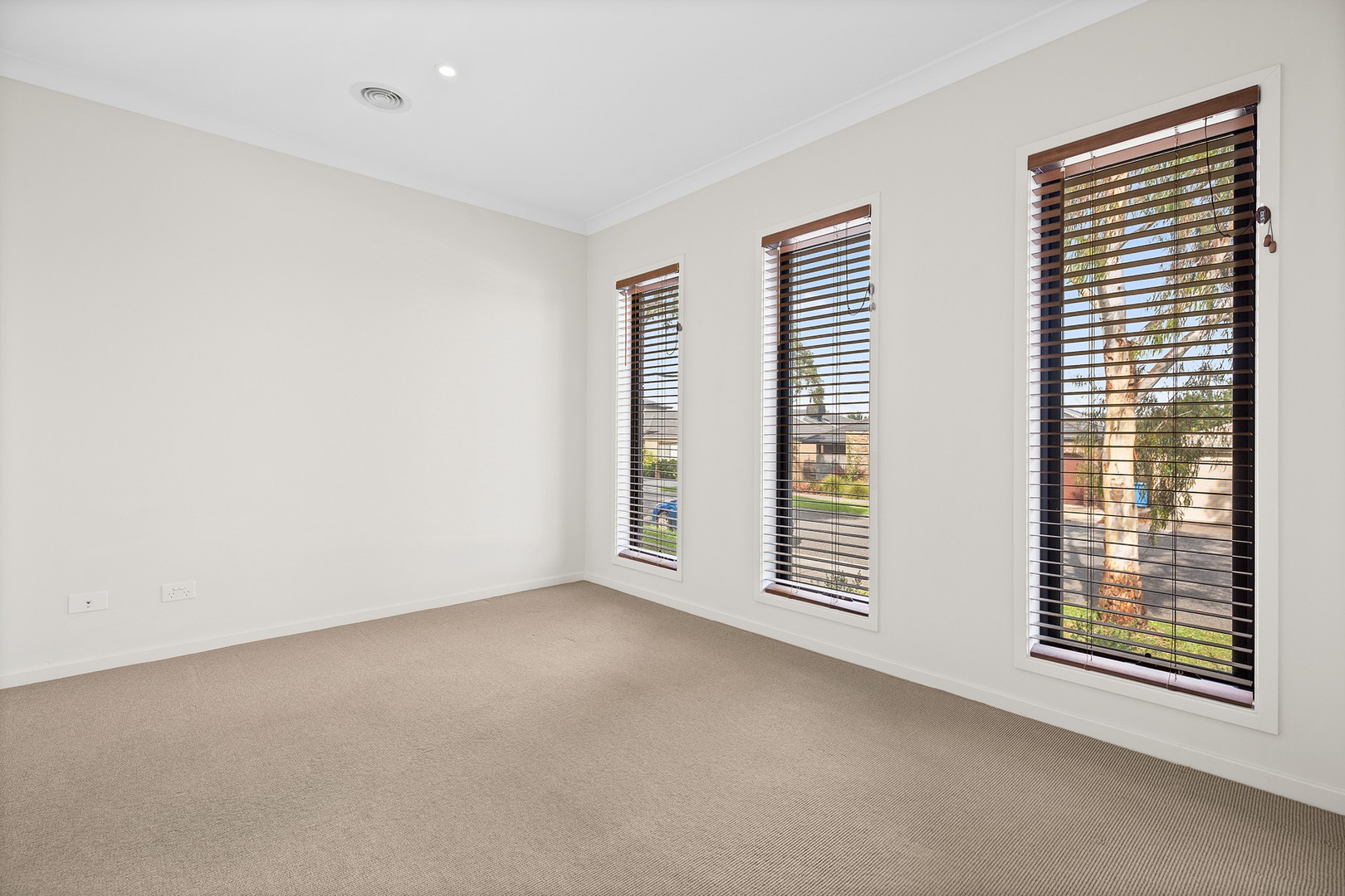 15 Almondsbury Avenue, Berwick, VIC 3806, Berwick - Thumbnail 3