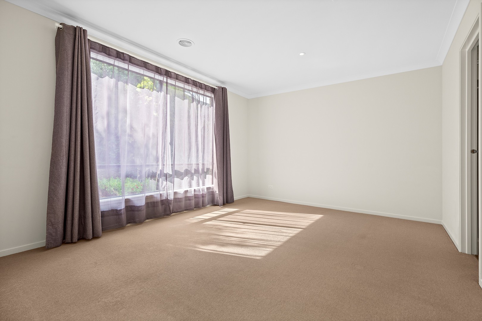 15 Almondsbury Avenue, Berwick, VIC 3806, Berwick - Thumbnail 4