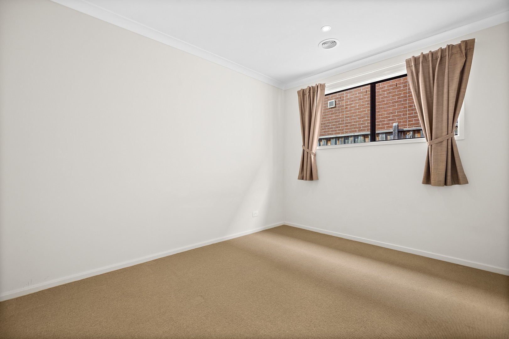 15 Almondsbury Avenue, Berwick, VIC 3806, Berwick - Thumbnail 5