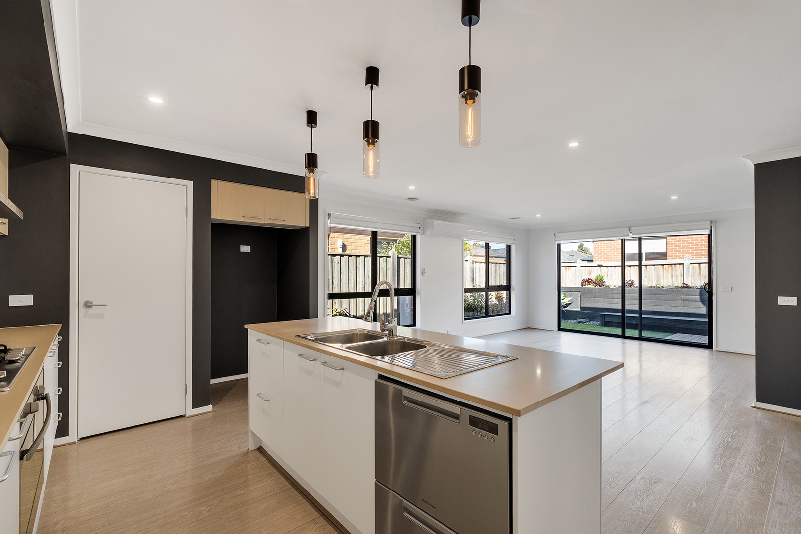 15 Bedford Way, Mickleham, VIC 3064, Mickleham - Thumbnail 2