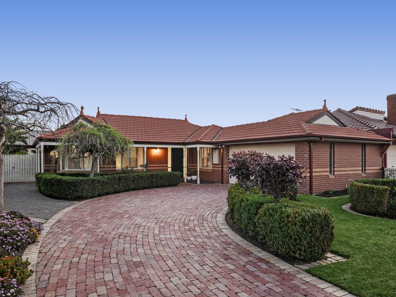 15 Bond Drive, Taylors Lakes, VIC 3038 - Image - 24/09/2026