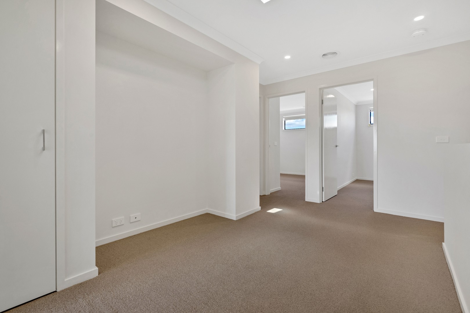 15 Buckleys Walk, Mickleham, VIC 3064, Mickleham - Thumbnail 7