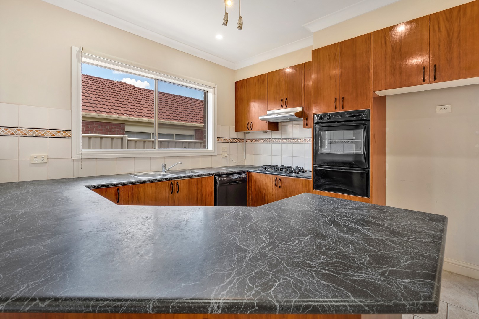 15 Castlebury Place, Craigieburn, VIC 3064, Craigieburn - Thumbnail 2