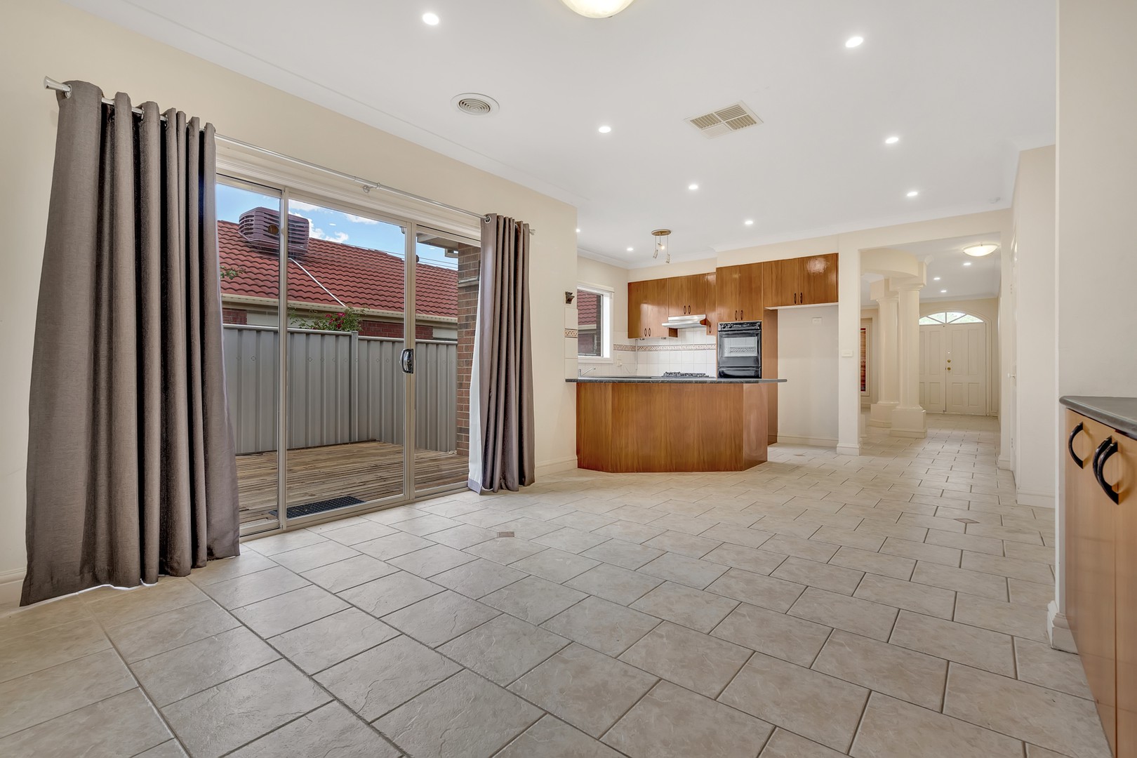 15 Castlebury Place, Craigieburn, VIC 3064, Craigieburn - Thumbnail 3