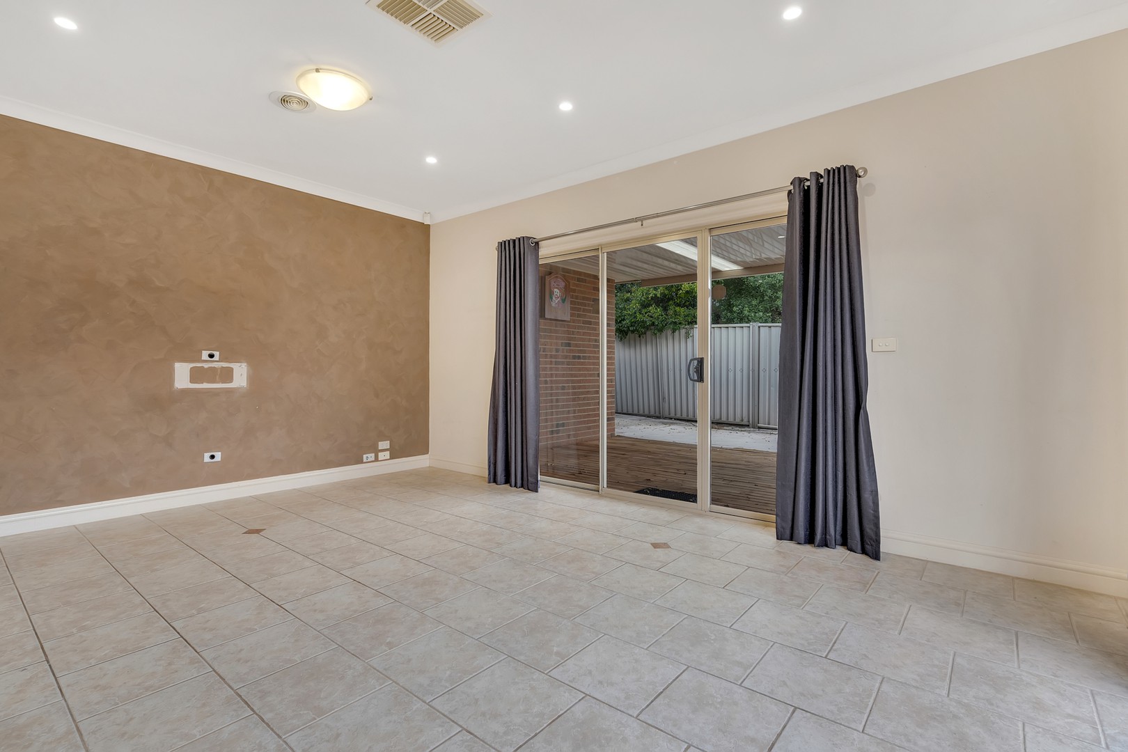15 Castlebury Place, Craigieburn, VIC 3064, Craigieburn - Thumbnail 4