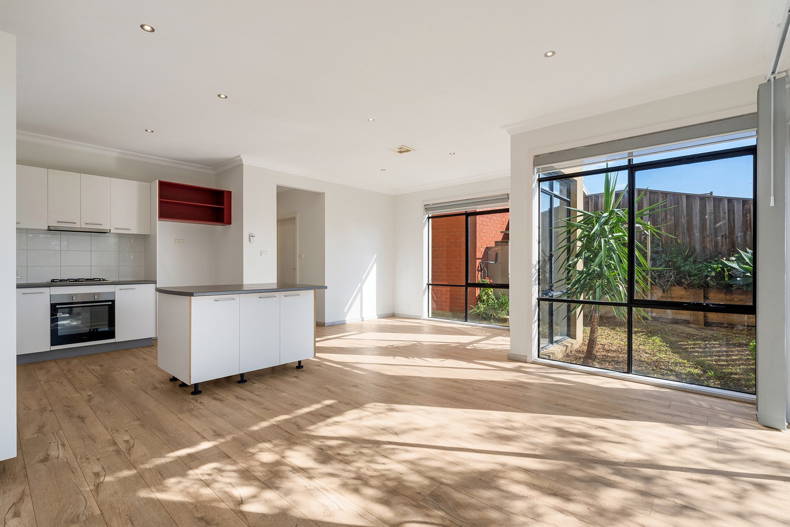 15 Crestview Close, Roxburgh Park, VIC 3064 - Thumbnail 2 - 19/08/2026