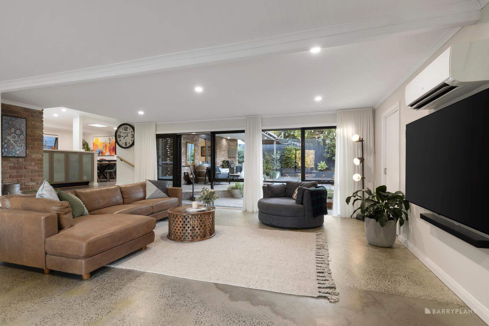 15 Crossman Drive, Croydon Hills, VIC 3136 - Thumbnail 2 - 31/01/2024