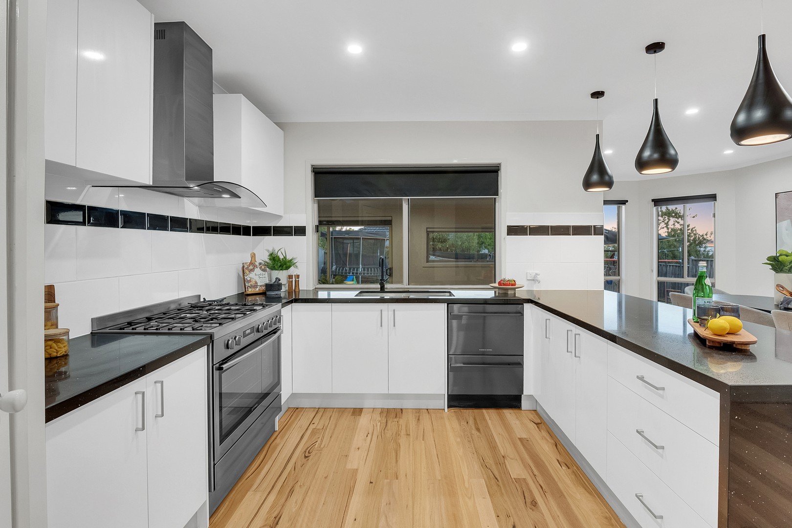 15 Crown Point, Craigieburn, VIC 3064 - Thumbnail 2 - 11/03/2025