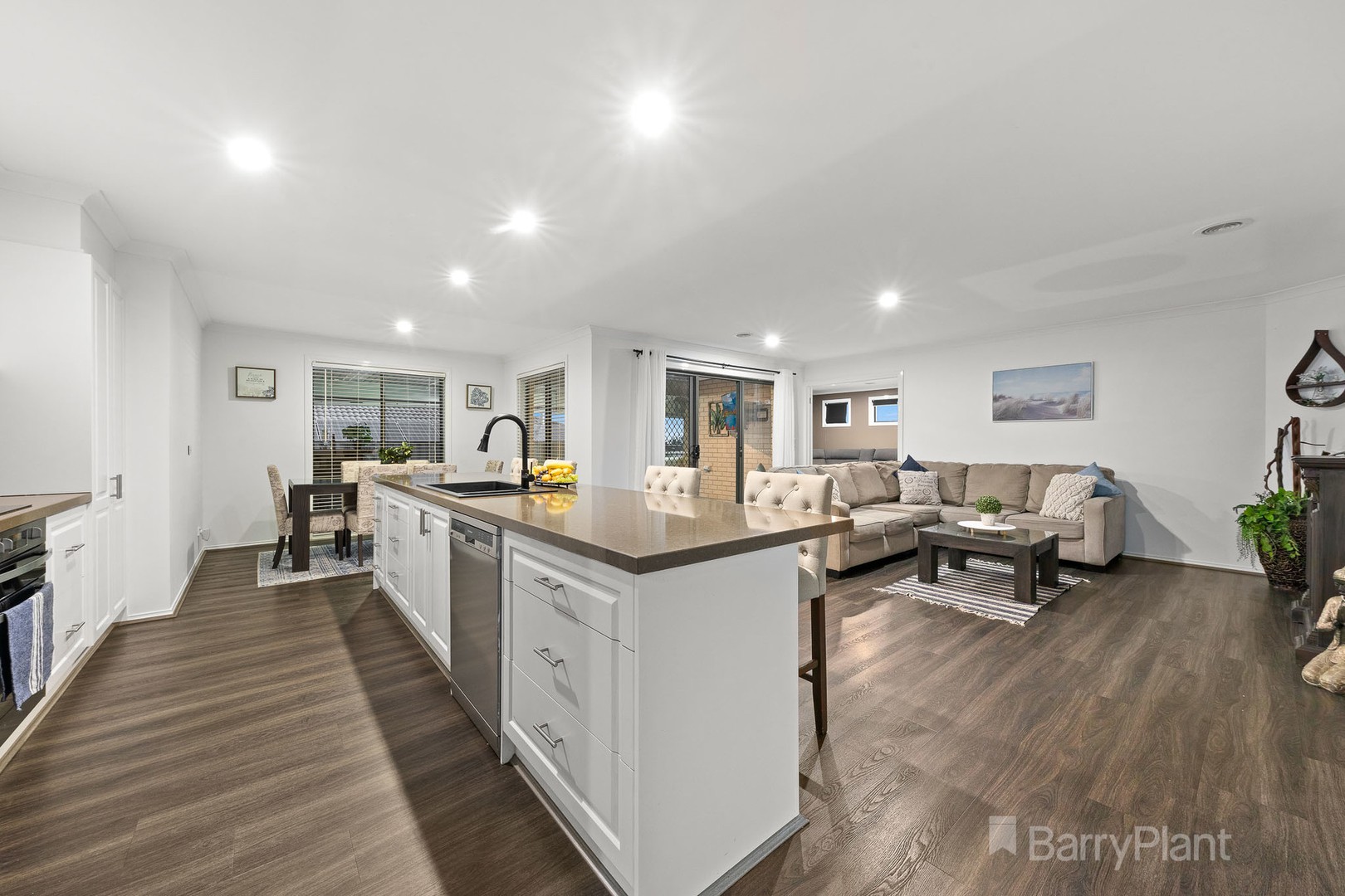 15 Eliza Heights, Pakenham, VIC 3810 - Thumbnail 2 - 23/05/2023