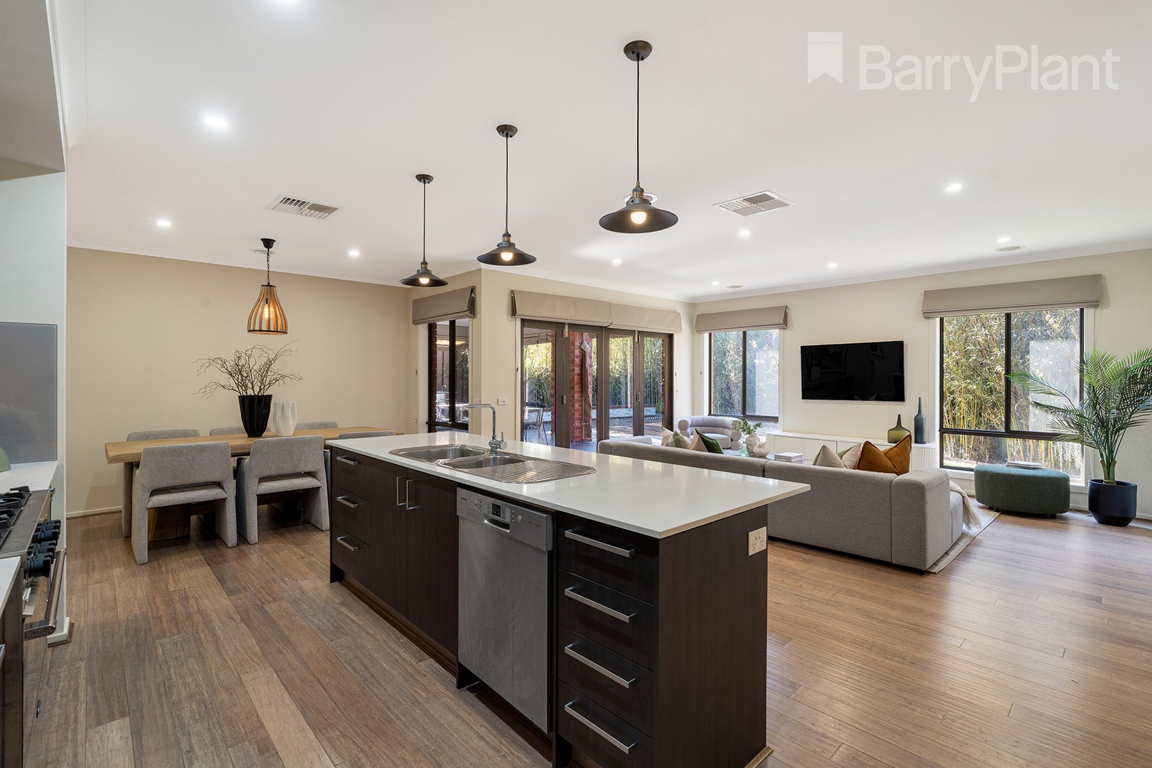 15 Eveline Street, Craigieburn, VIC 3064, Craigieburn - Thumbnail 5