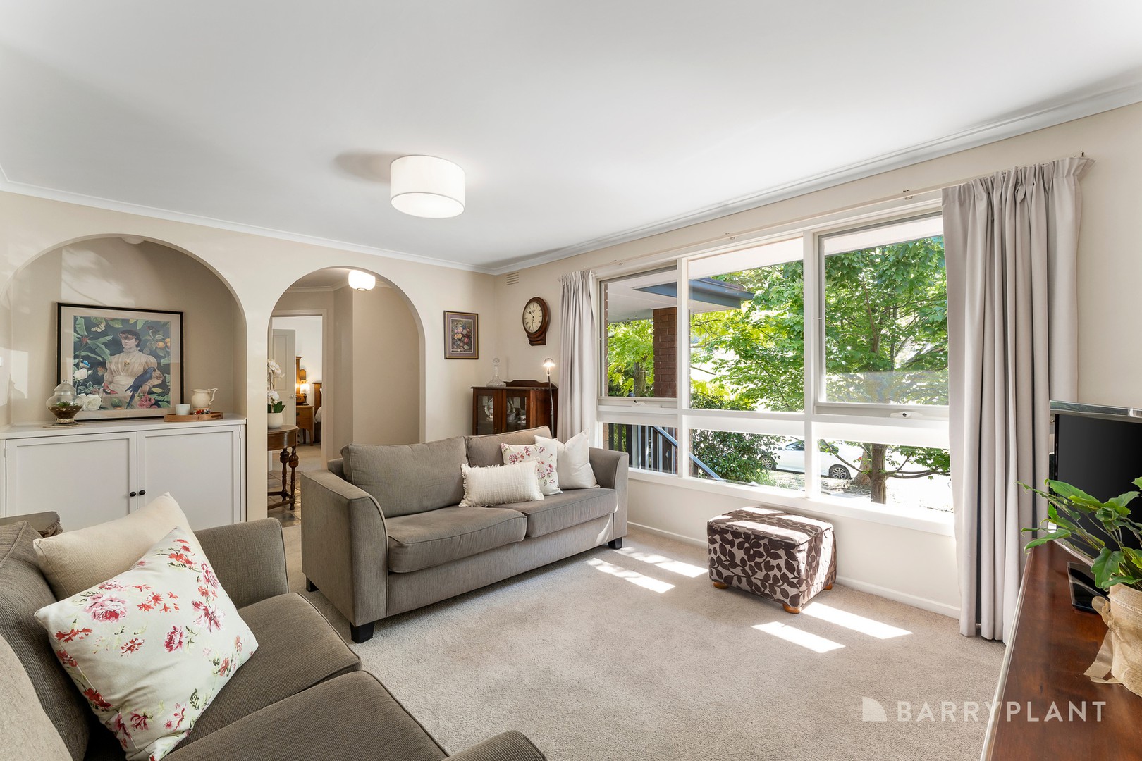 15 Everleigh Drive, Diamond Creek, VIC 3089 - Thumbnail 2 - 09/11/2023