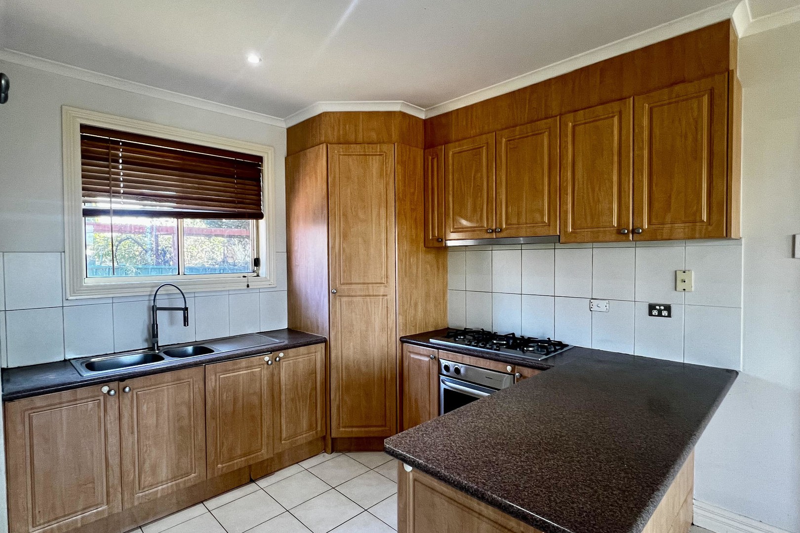 15 Freeman Avenue, Burnside, VIC 3023, Burnside - Thumbnail 3