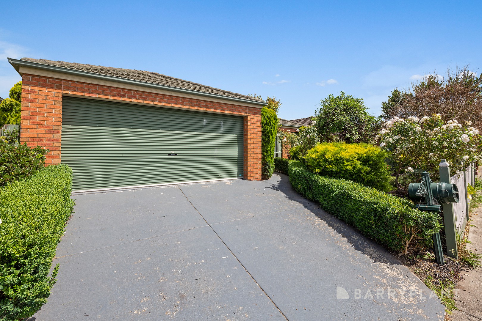 15 Glenn Erin Way, Berwick, VIC 3806 - Thumbnail 2 - 23/11/2023