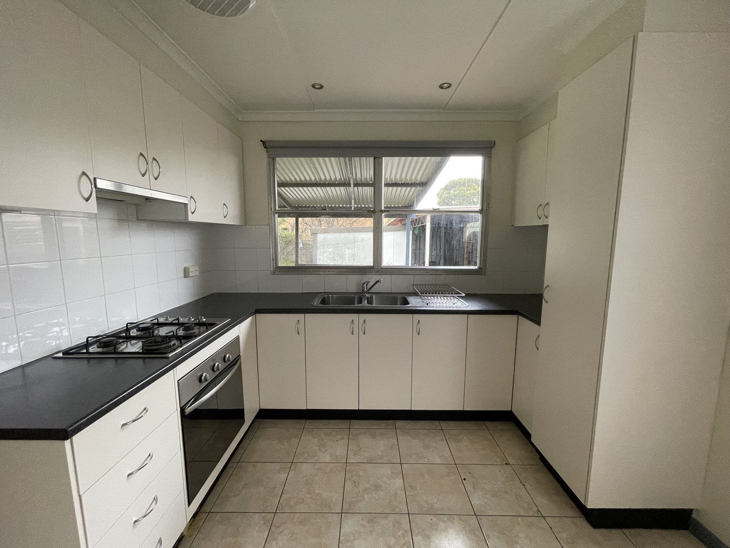 15 Gossamer Street, Werribee, VIC 3030, Werribee - Thumbnail 2