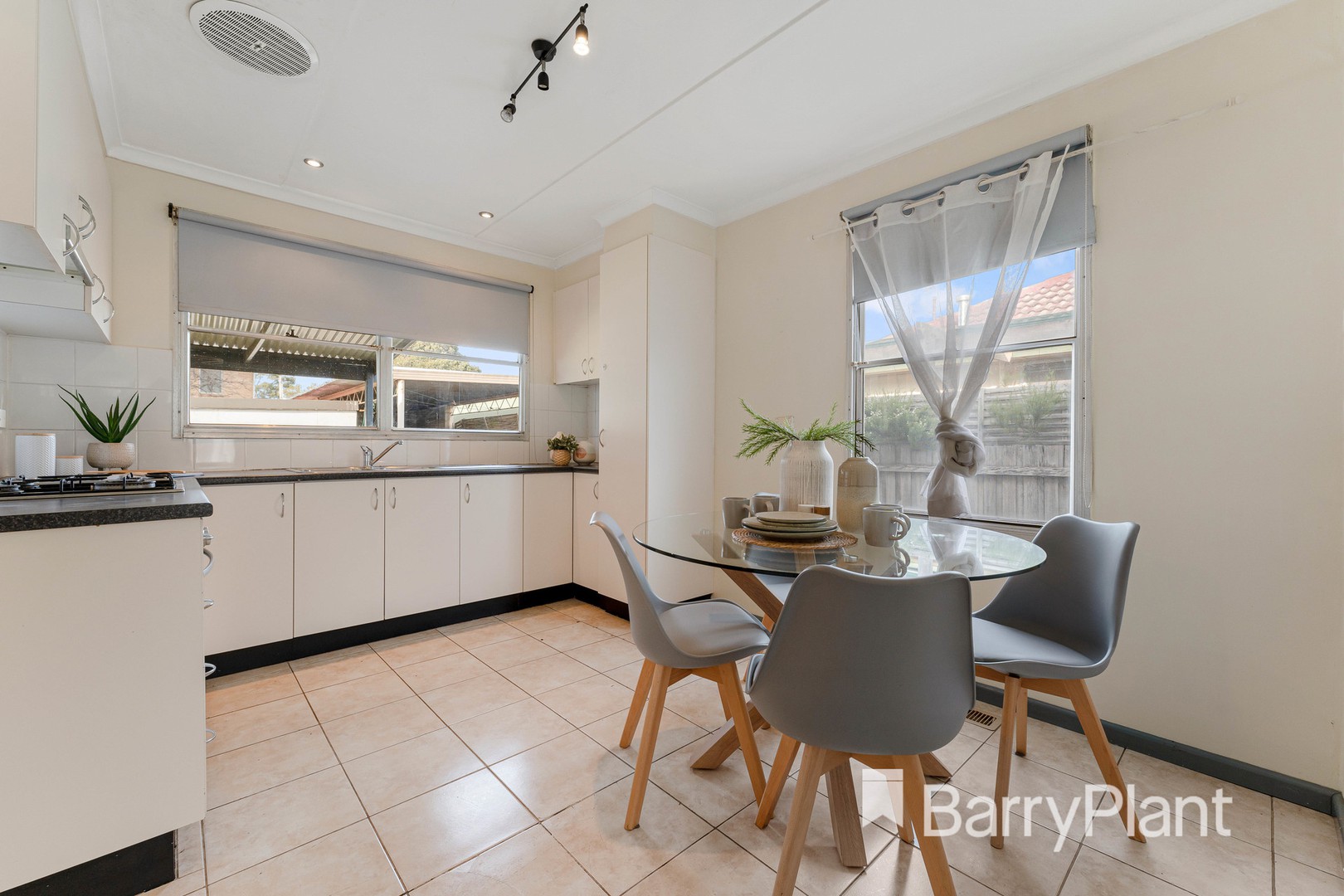 15 Gossamer Street, Werribee, VIC 3030, Werribee - Thumbnail 6