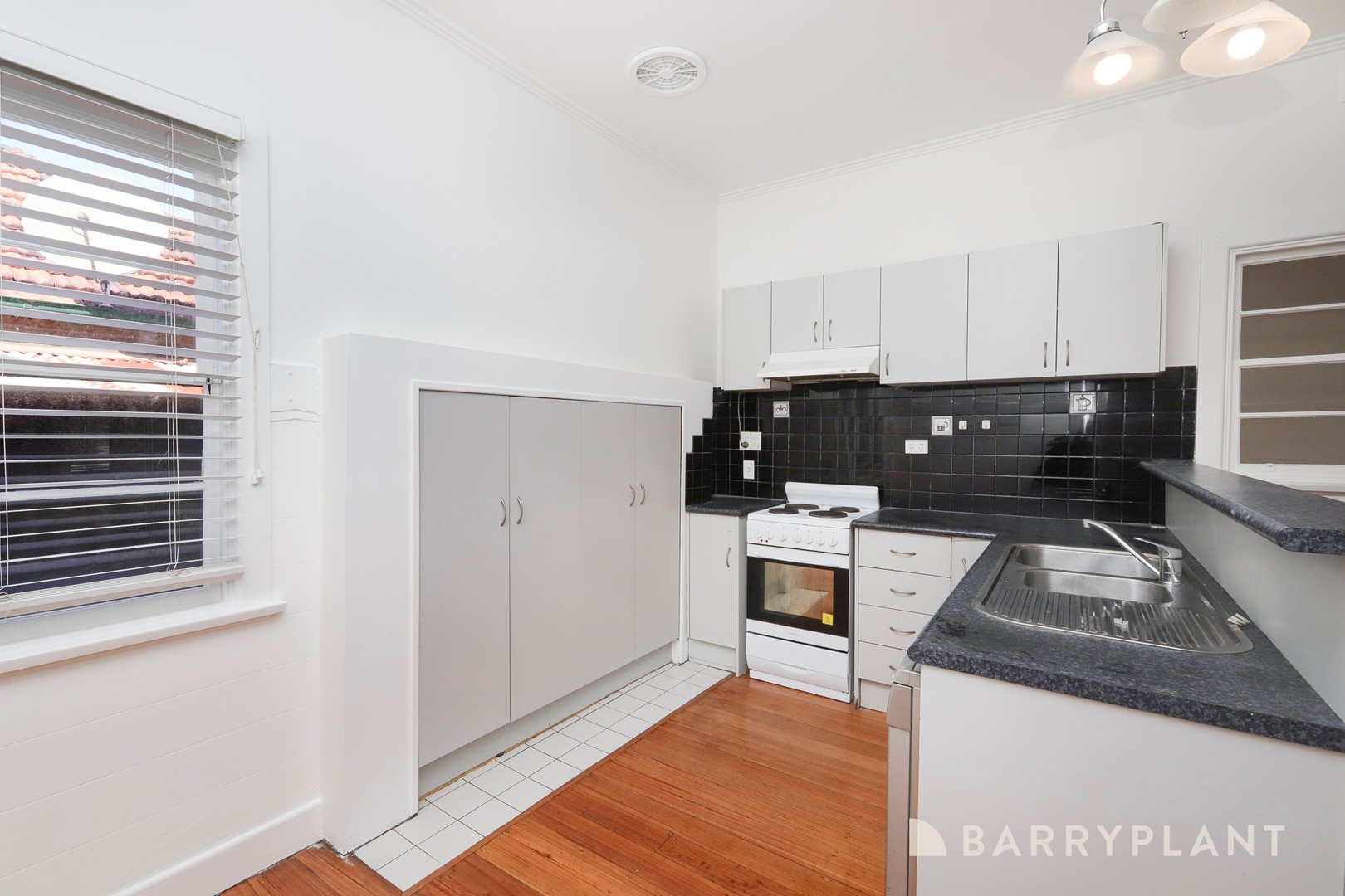 15 Hampshire Road, Sunshine, VIC 3020, Sunshine - Thumbnail 5
