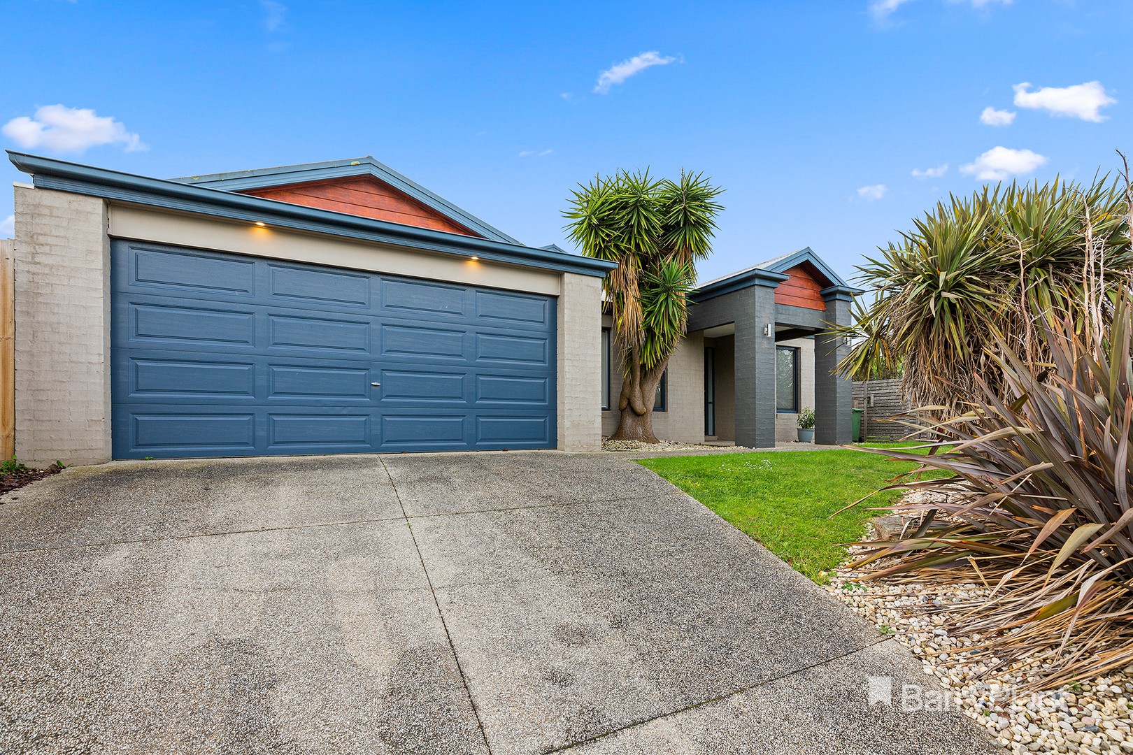 15 Hartsmere Drive, Berwick, VIC 3806 - Thumbnail 2 - 22/09/2023