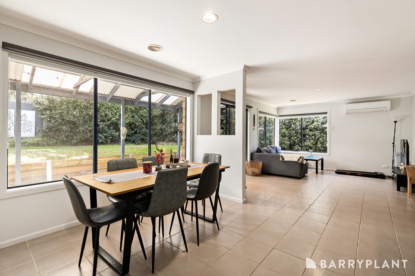 15 Hartsmere Drive, Berwick, VIC 3806 - Thumbnail 2 - 10/04/2026