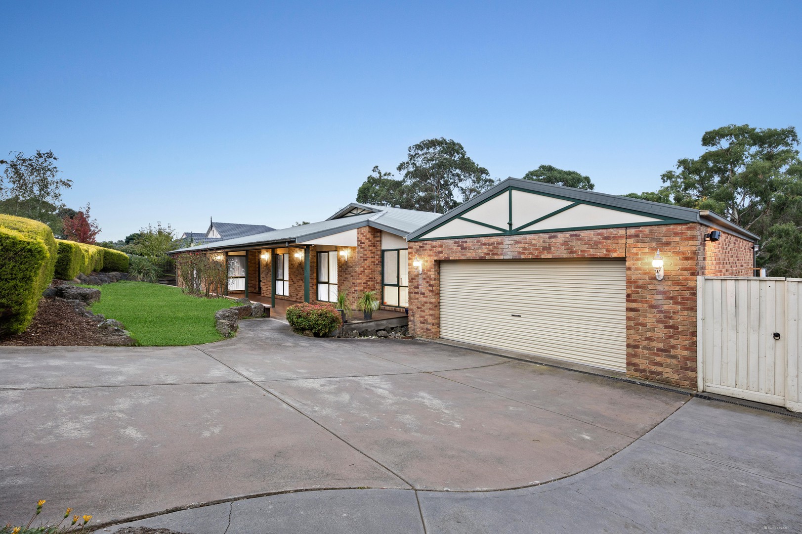15 Hawkhurst Court, Eltham, VIC 3095 - Thumbnail 2 - 09/04/2026