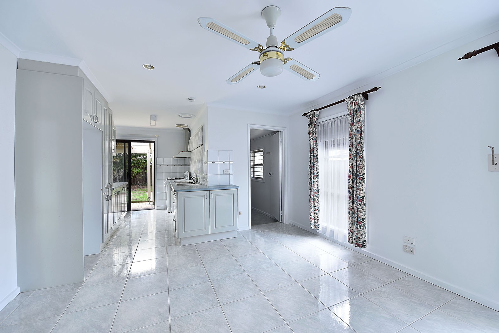 15 Hesse Ct, Westmeadows, VIC 3049 - Thumbnail 2 - 12/06/2025