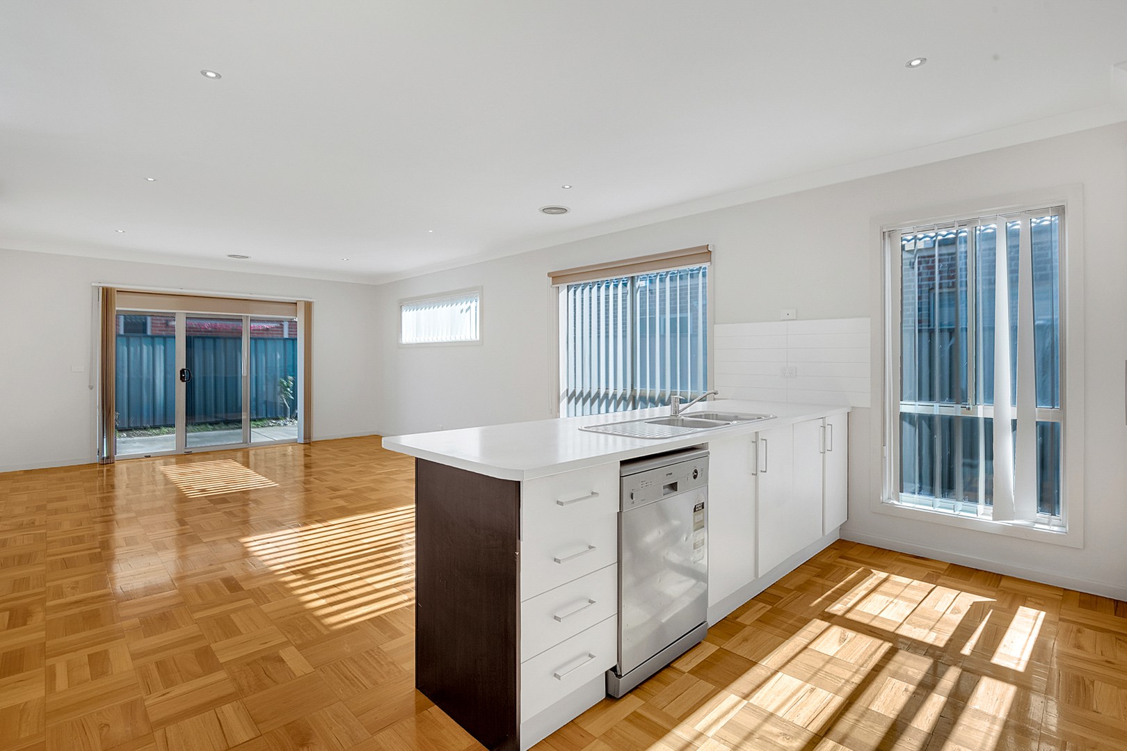 15 Highclere Street, Craigieburn, VIC 3064, Craigieburn - Thumbnail 2