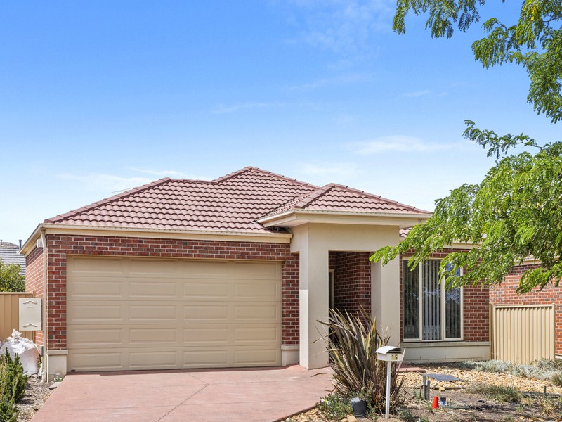 15 Holland Way, Caroline Springs, VIC 3023 - Image - 28/01/2026