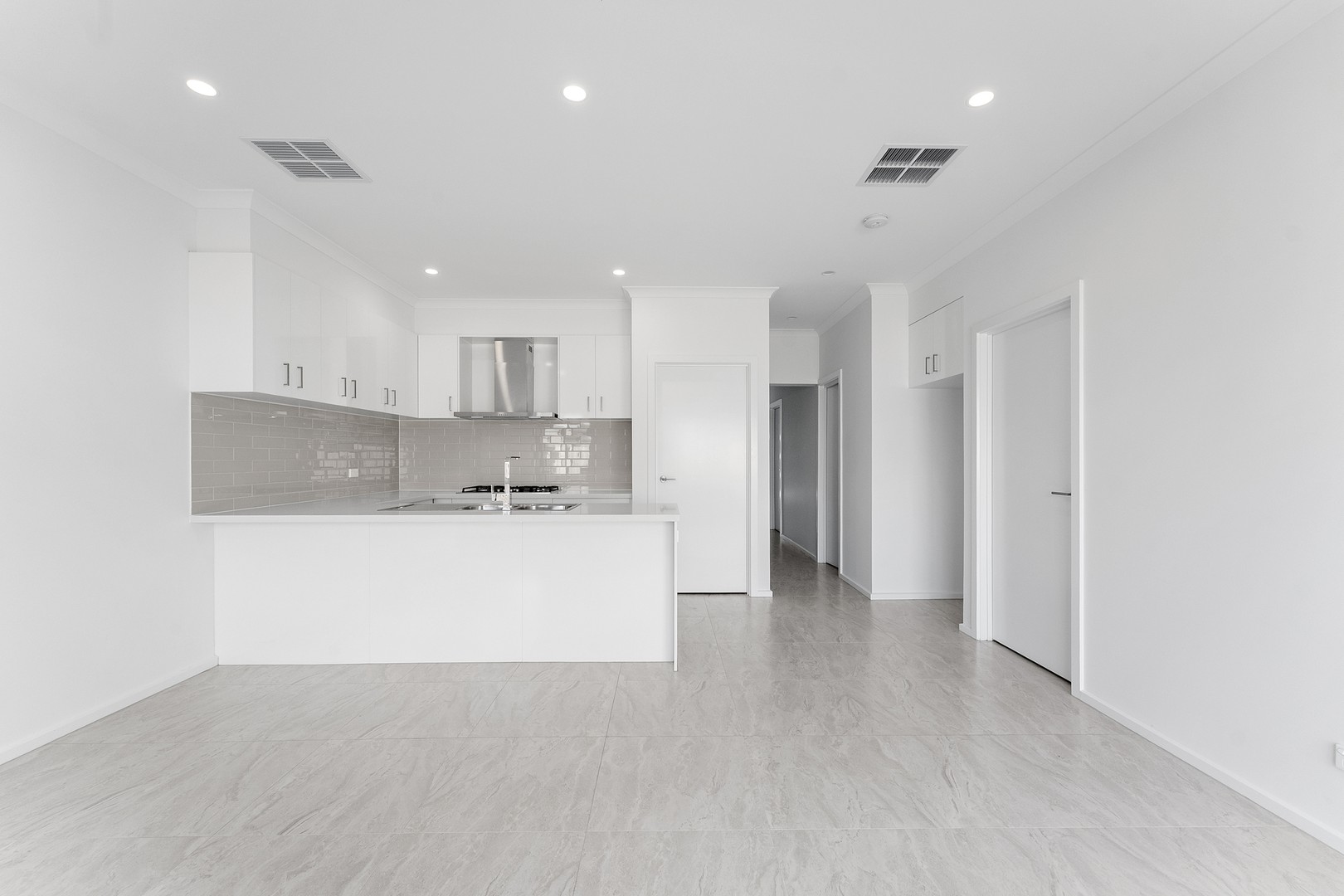 15 Horseshoe Parade, Fraser Rise, VIC 3336, Fraser Rise - Thumbnail 2