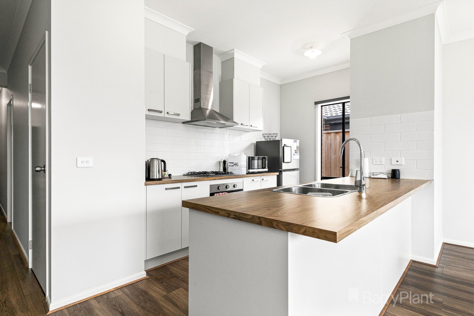 15 Isla CircuitNarre Warren South, VIC 3805  - Leased, Narre Warren South - Thumbnail 2