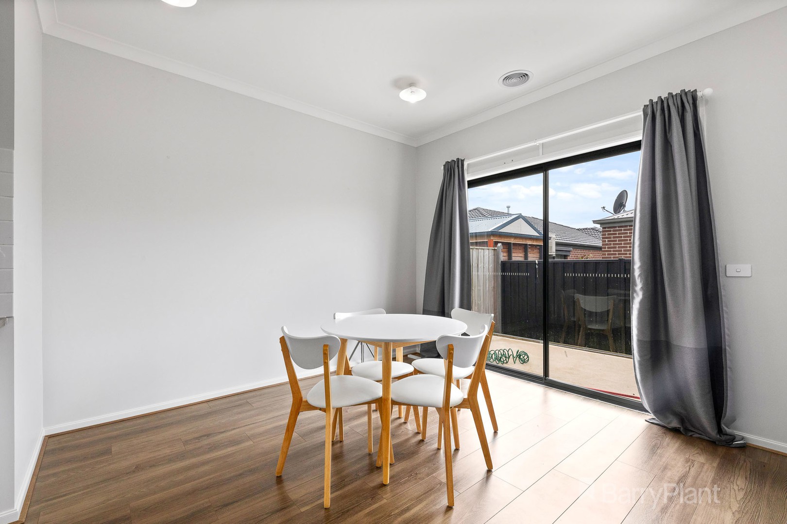15 Isla CircuitNarre Warren South, VIC 3805  - Leased, Narre Warren South - Thumbnail 3