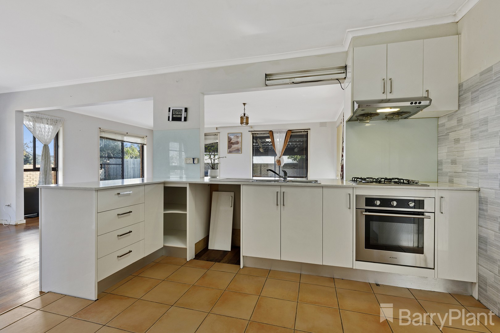 15 Kingsclere Avenue, Keysborough, VIC 3173, Noble Park - Thumbnail 2