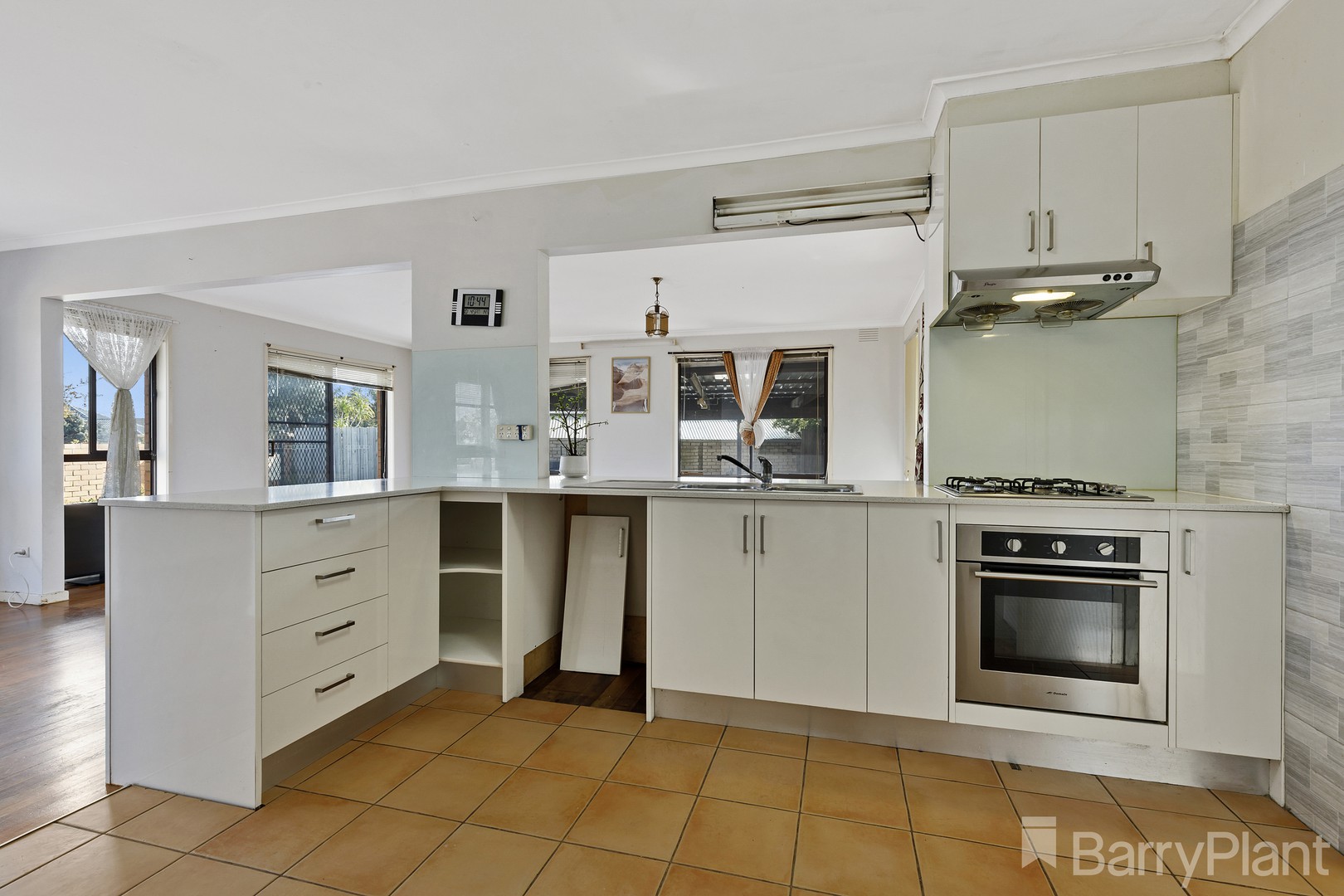 15 Kingsclere Avenue, Keysborough, VIC 3173, Noble Park - Thumbnail 2