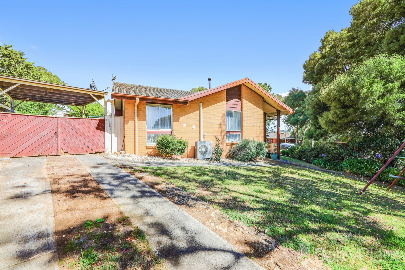 15 Lawson Crescent, Warragul, VIC 3820, Warragul - Thumbnail 2