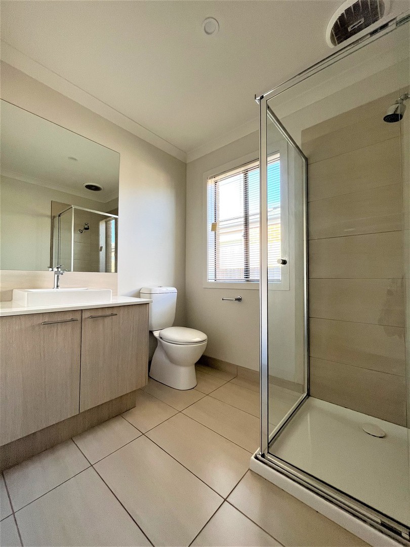 15 Leon Drive, Weir Views, VIC 3338, Weir Views - Thumbnail 2