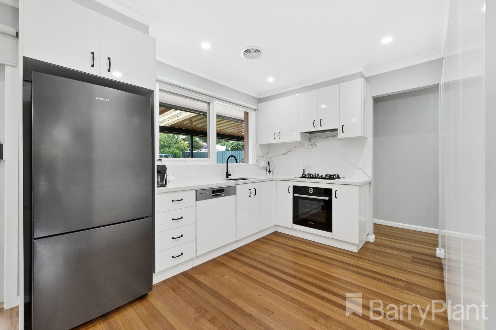 15 Leonard Crescent, Bundoora, VIC 3083, Bundoora - Thumbnail 2