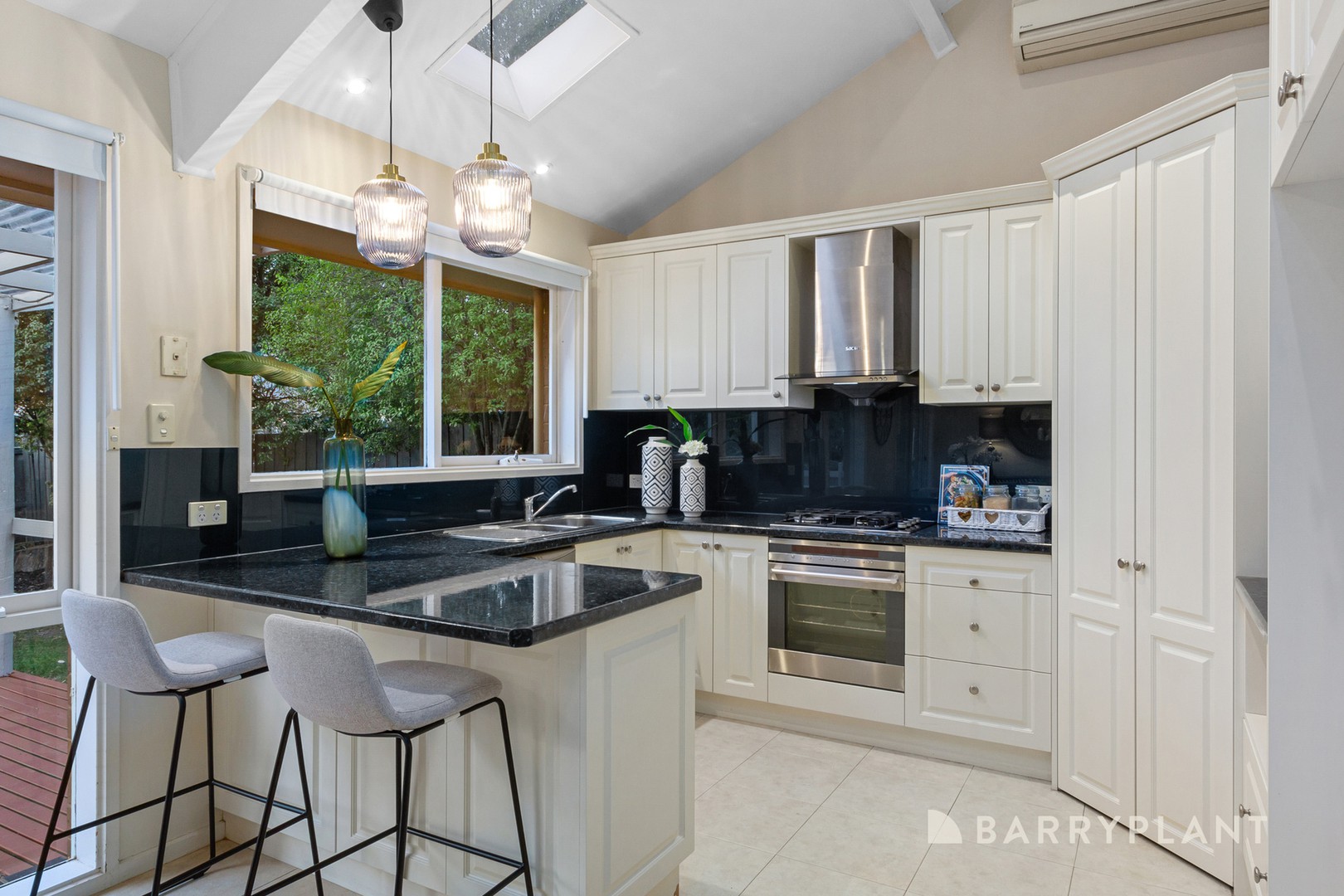 15 Linsley Way, Wantirna, VIC 3152 - Thumbnail 2 - 23/04/2025