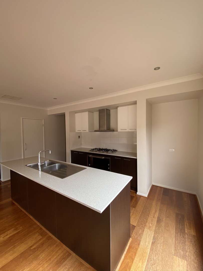 15 Longford Crescent, Melton South, VIC 3338 - Thumbnail 1 - 25/02/2026