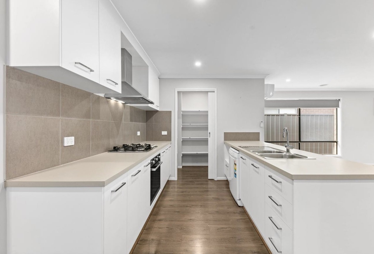 15 Maribyrnong Way, Cobblebank, VIC 3338, Cobblebank - Thumbnail 4