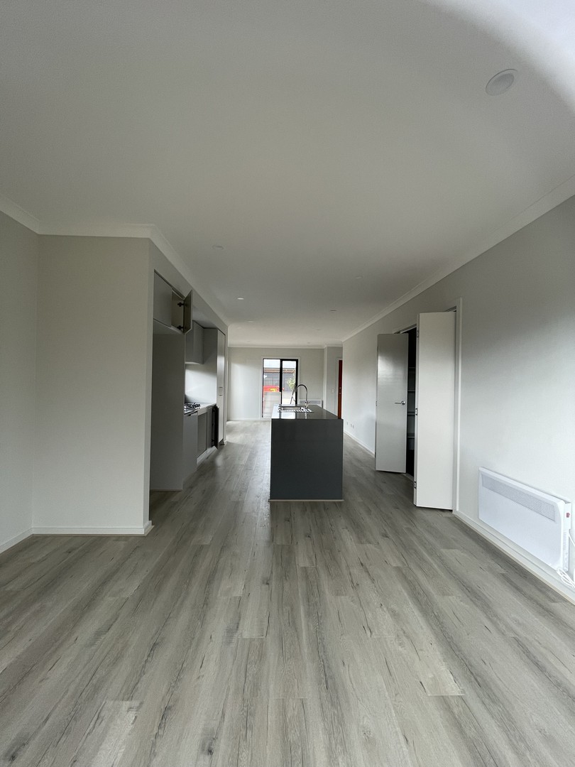 15 Maroon Way, Diggers Rest, VIC 3427 - Thumbnail 2 - 27/04/2022