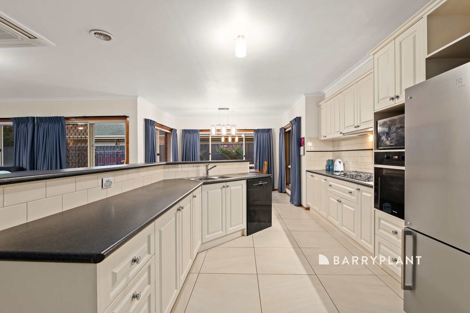 15 Mayfair Crescent, Narre Warren, VIC 3805, Narre Warren - Thumbnail 4