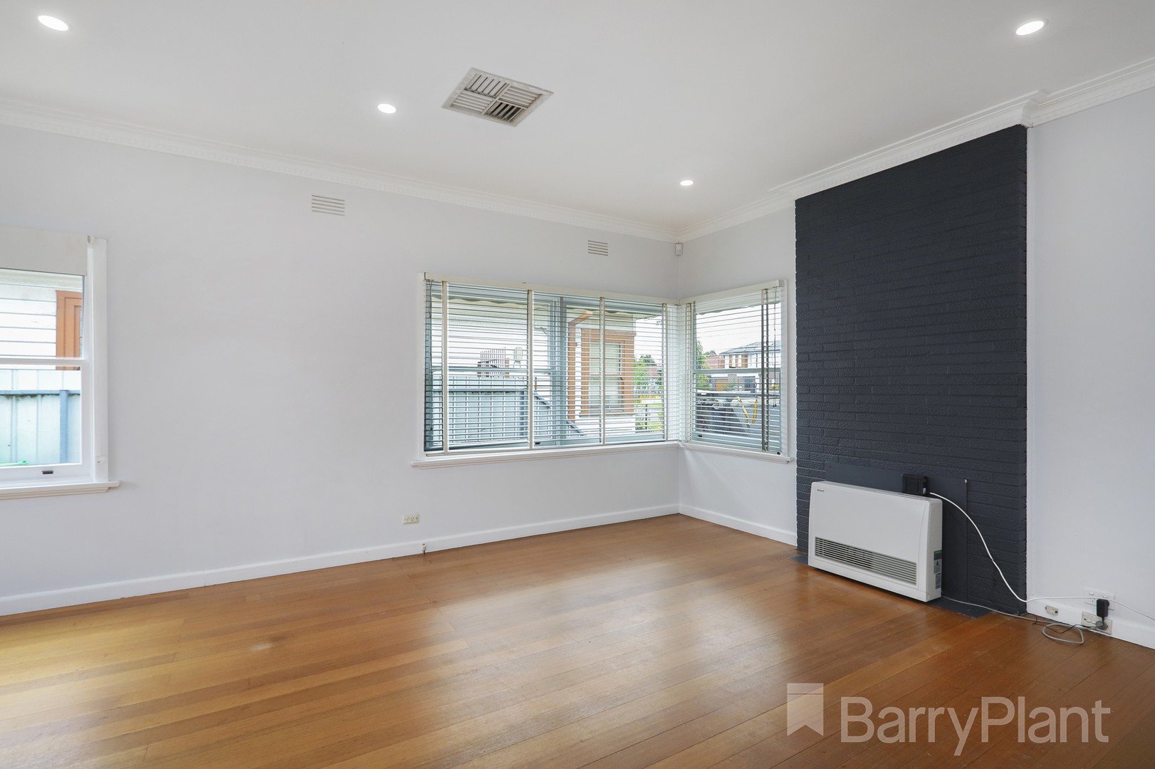 15 Mellor Street, Sunshine, VIC 3020 - Thumbnail 2 - 25/01/2023