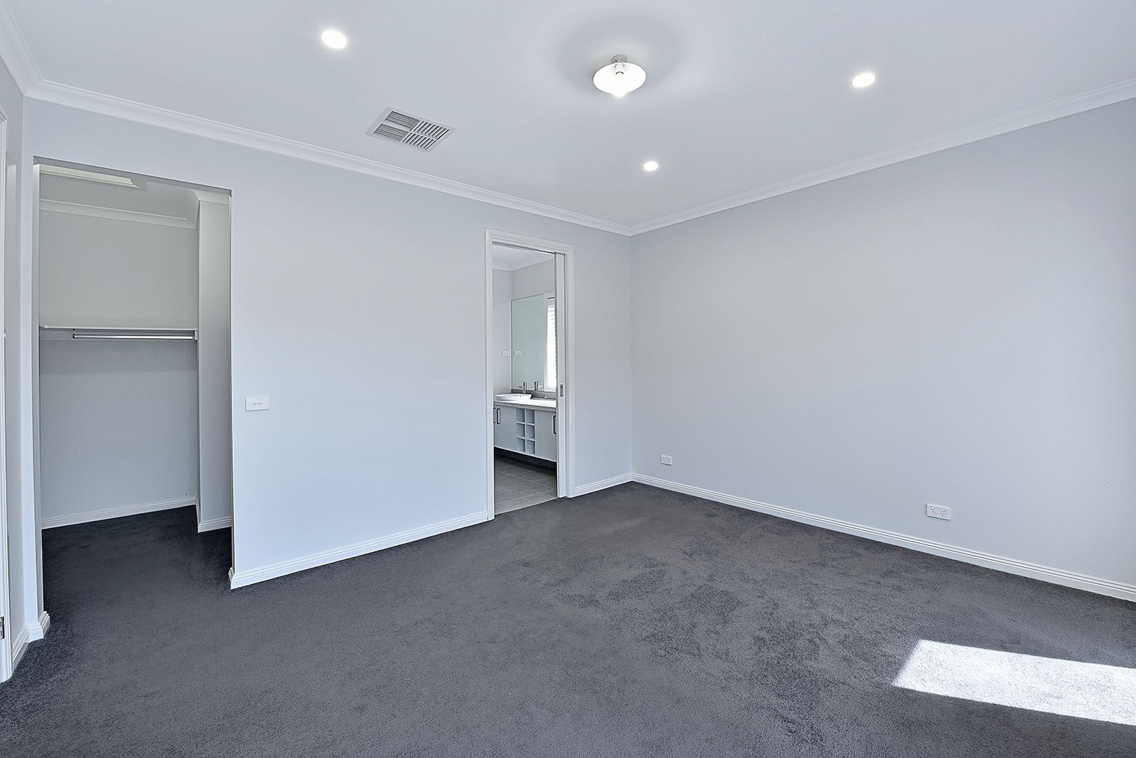 15 Myoora Cres, Greenvale, VIC 3059, Greenvale - Thumbnail 2