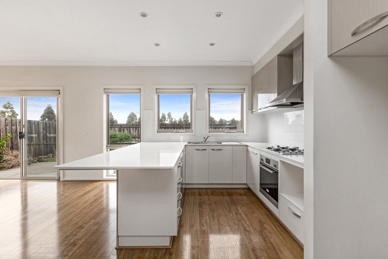 15 Neptune Drive, Point Cook, VIC 3030, Point Cook - Thumbnail 4