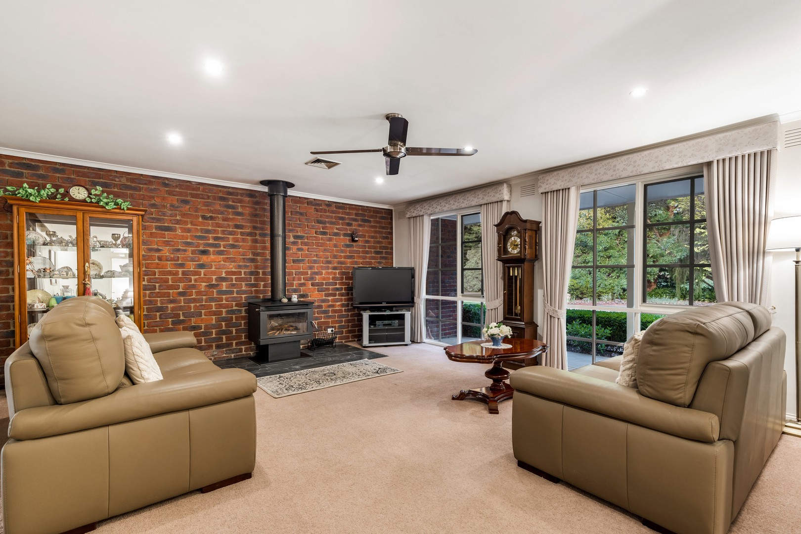 15 Oaktree Drive, Pakenham, VIC 3810, Pakenham - Thumbnail 2