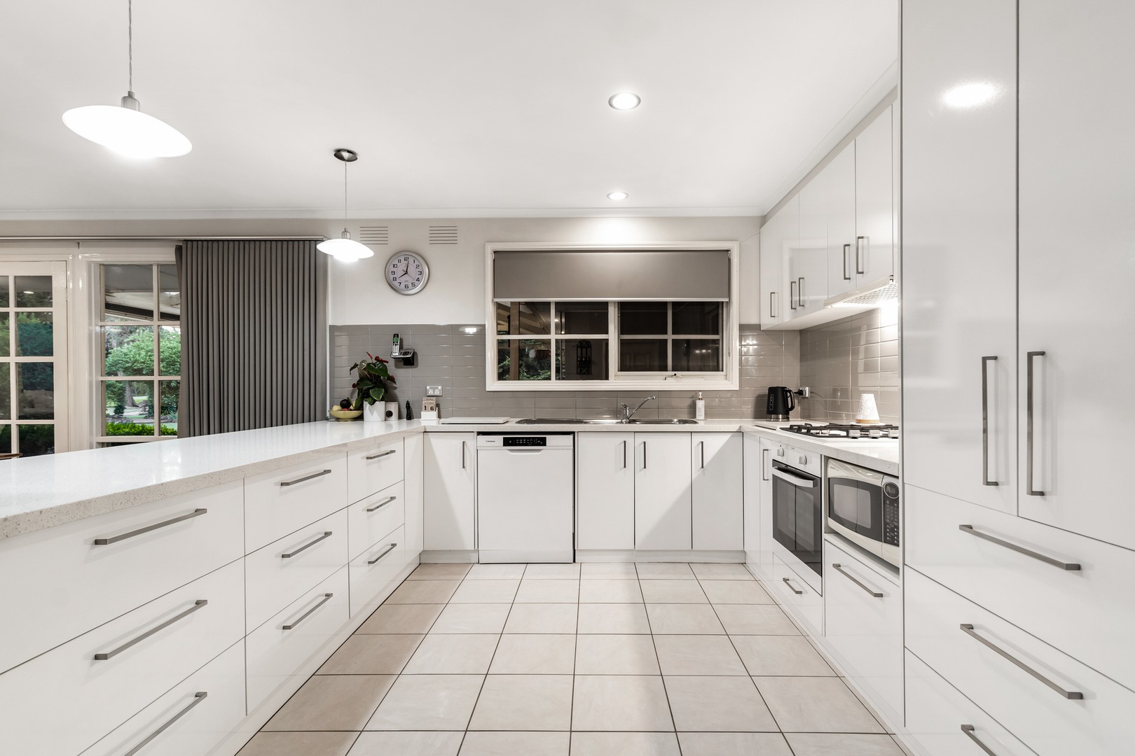 15 Oaktree Drive, Pakenham, VIC 3810, Pakenham - Thumbnail 3