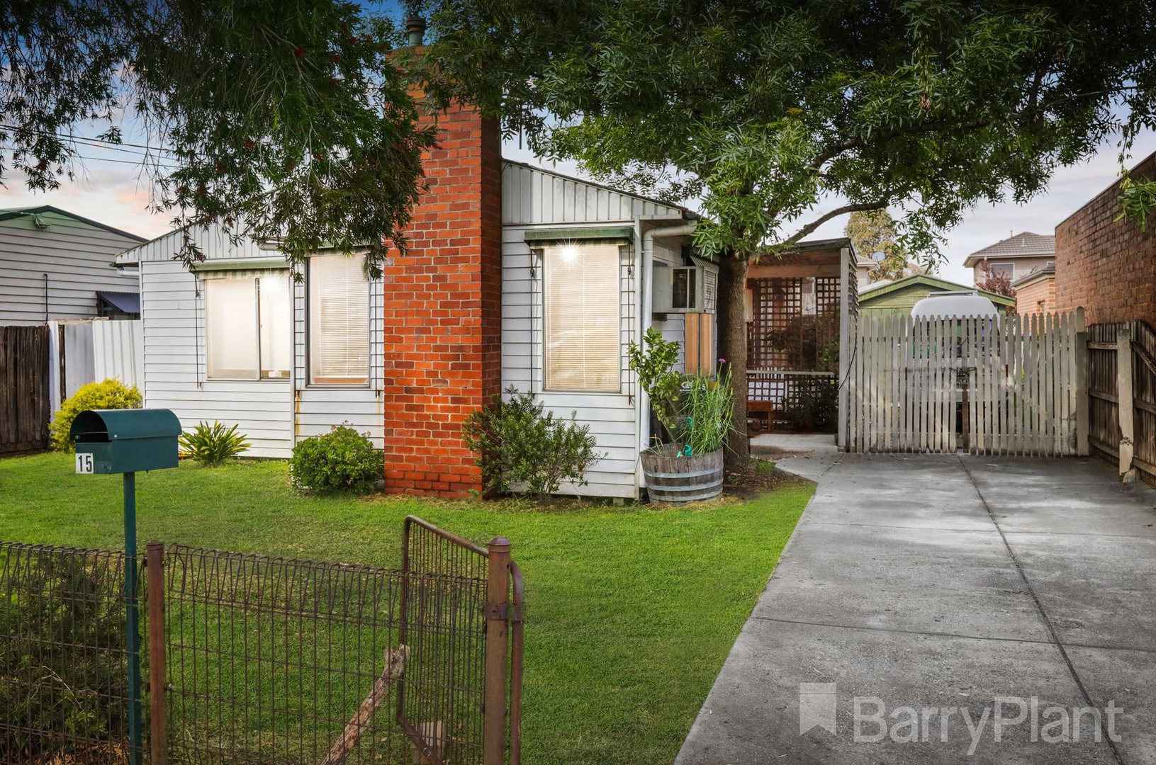 15 Omega Street, Sunshine, VIC 3020 - Thumbnail 2 - 06/10/2021