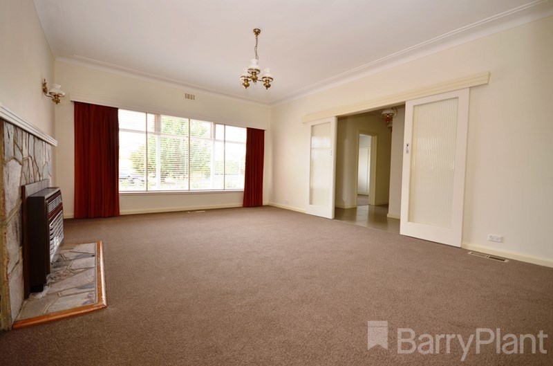 15 Orama Avenue, Wendouree, VIC 3355, Wendouree - Thumbnail 2
