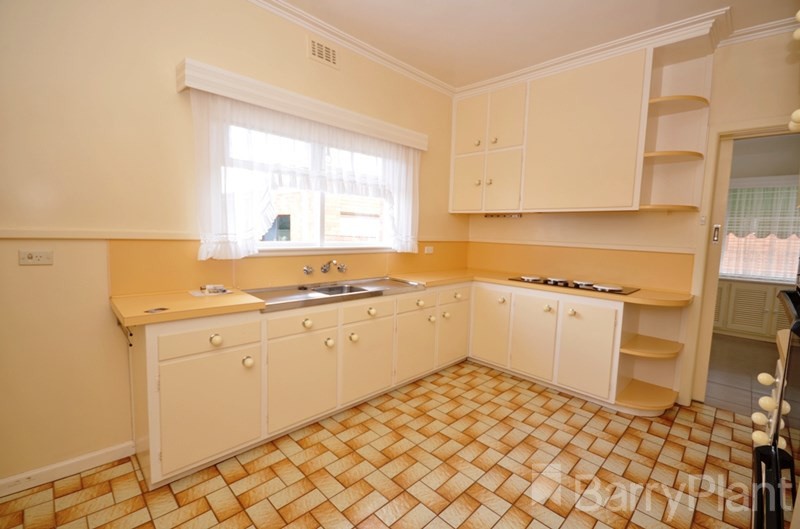 15 Orama Avenue, Wendouree, VIC 3355, Wendouree - Thumbnail 3