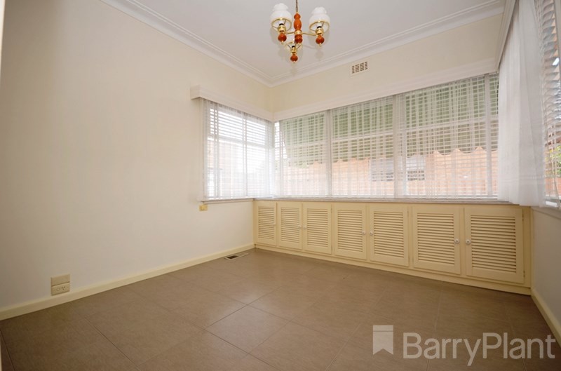 15 Orama Avenue, Wendouree, VIC 3355, Wendouree - Thumbnail 4